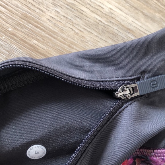 NWT Lululemon Speed Up Short Vivid Floral Tone Multi/Graphite Grey Size 4 - Picture 10 of 11